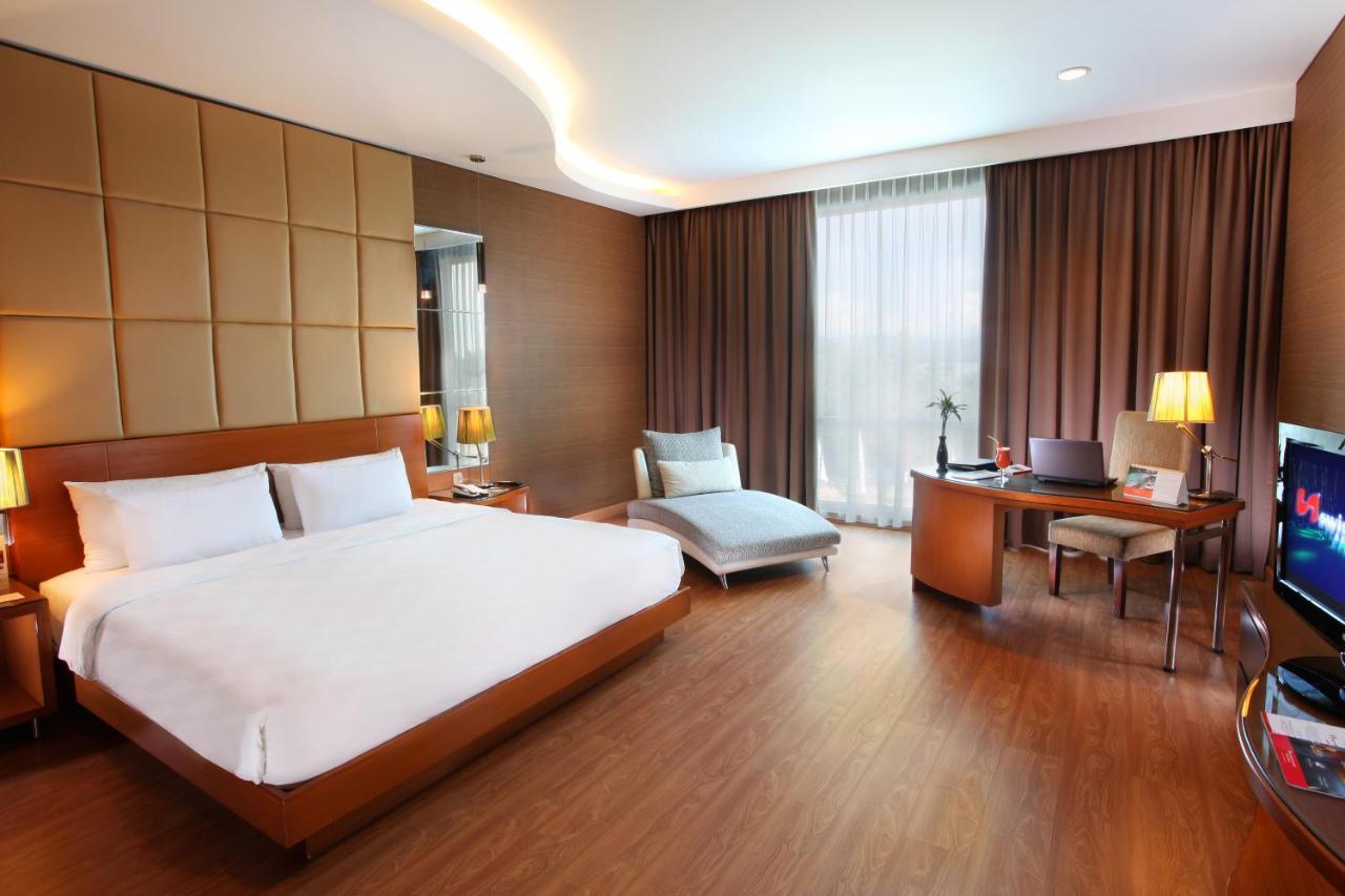 Swiss-Belhotel Кендари Екстериор снимка
