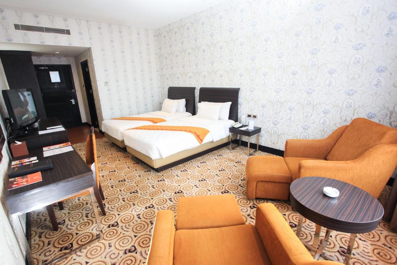 Swiss-Belhotel Кендари Екстериор снимка