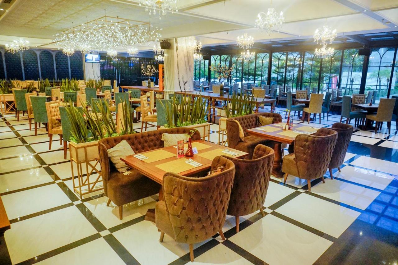 Swiss-Belhotel Кендари Екстериор снимка