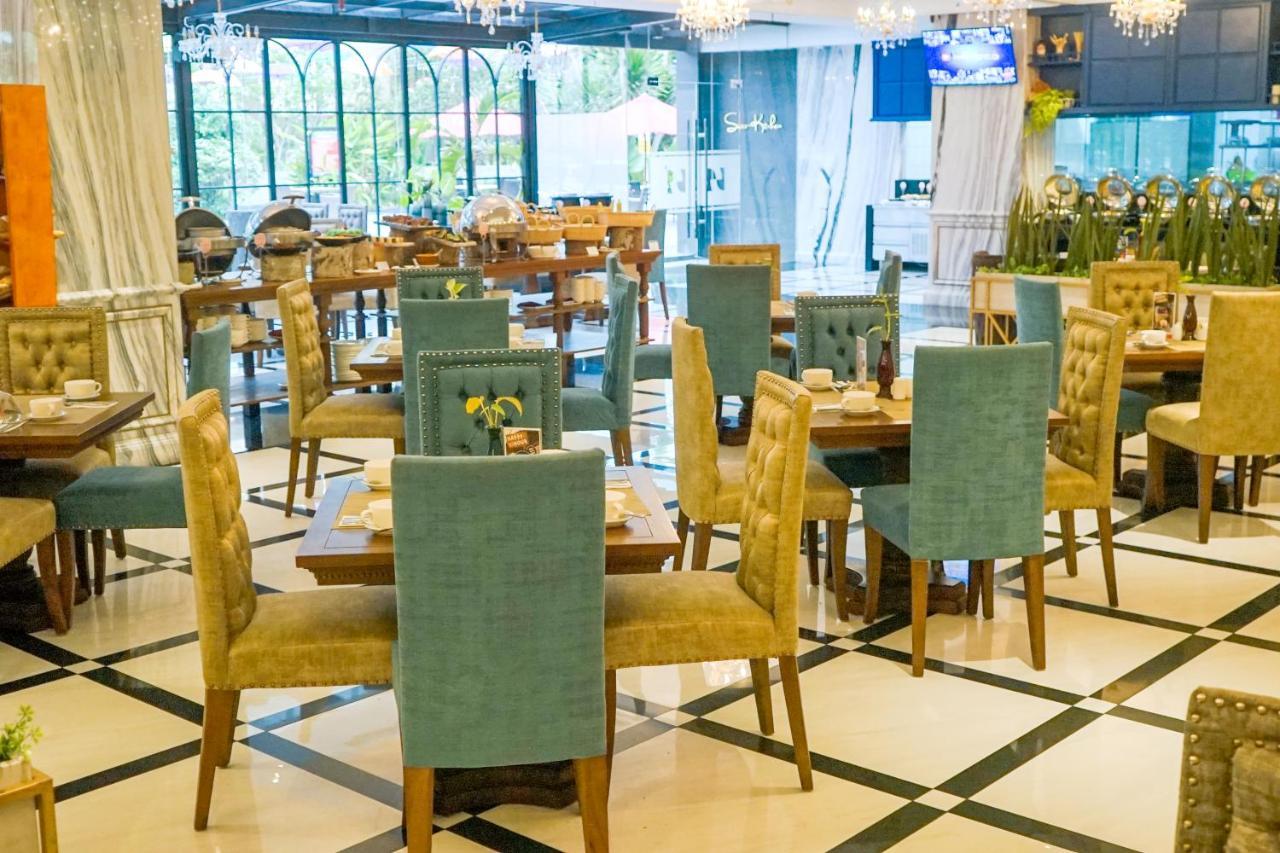 Swiss-Belhotel Кендари Екстериор снимка