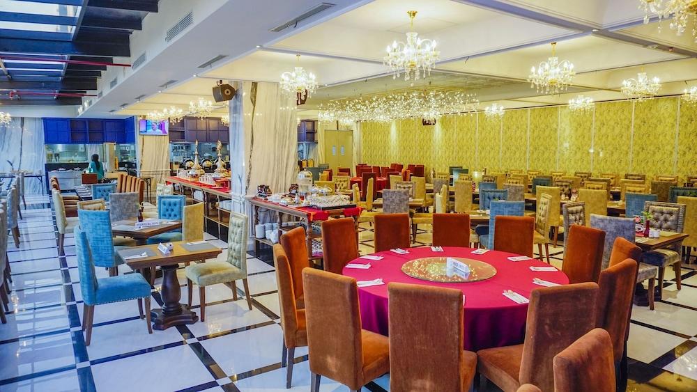 Swiss-Belhotel Кендари Екстериор снимка