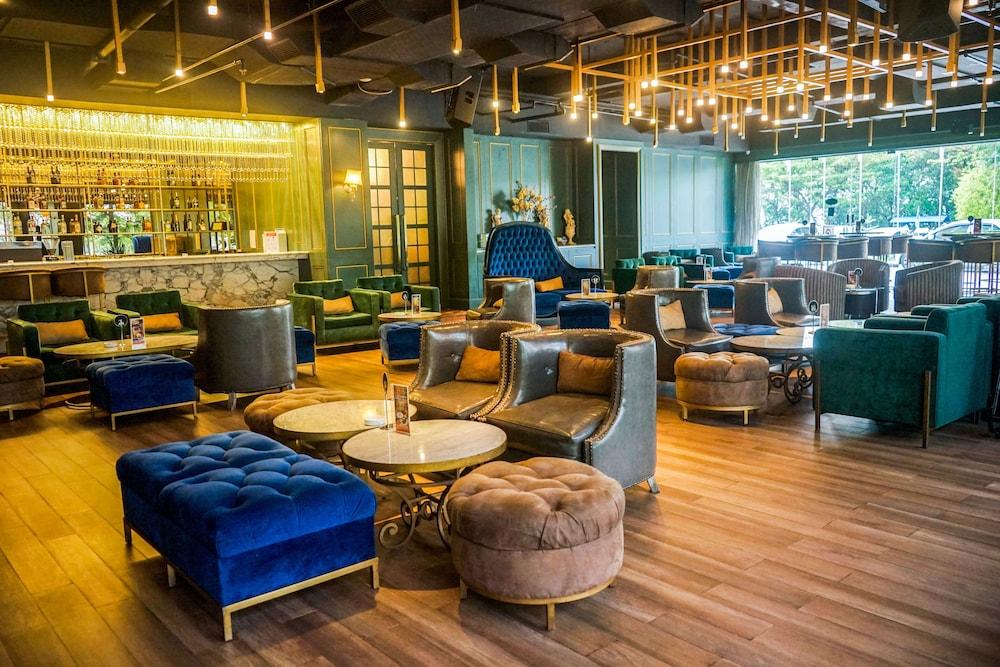 Swiss-Belhotel Кендари Екстериор снимка