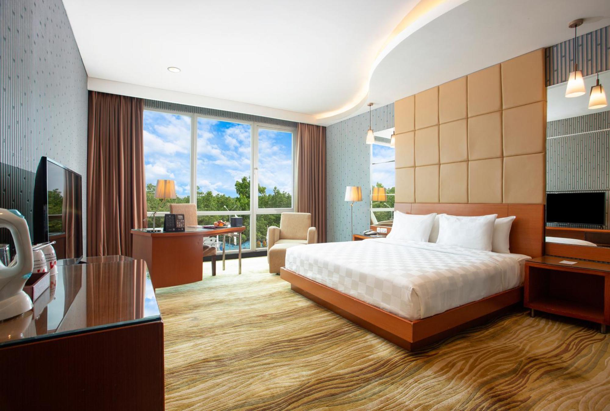 Swiss-Belhotel Кендари Екстериор снимка