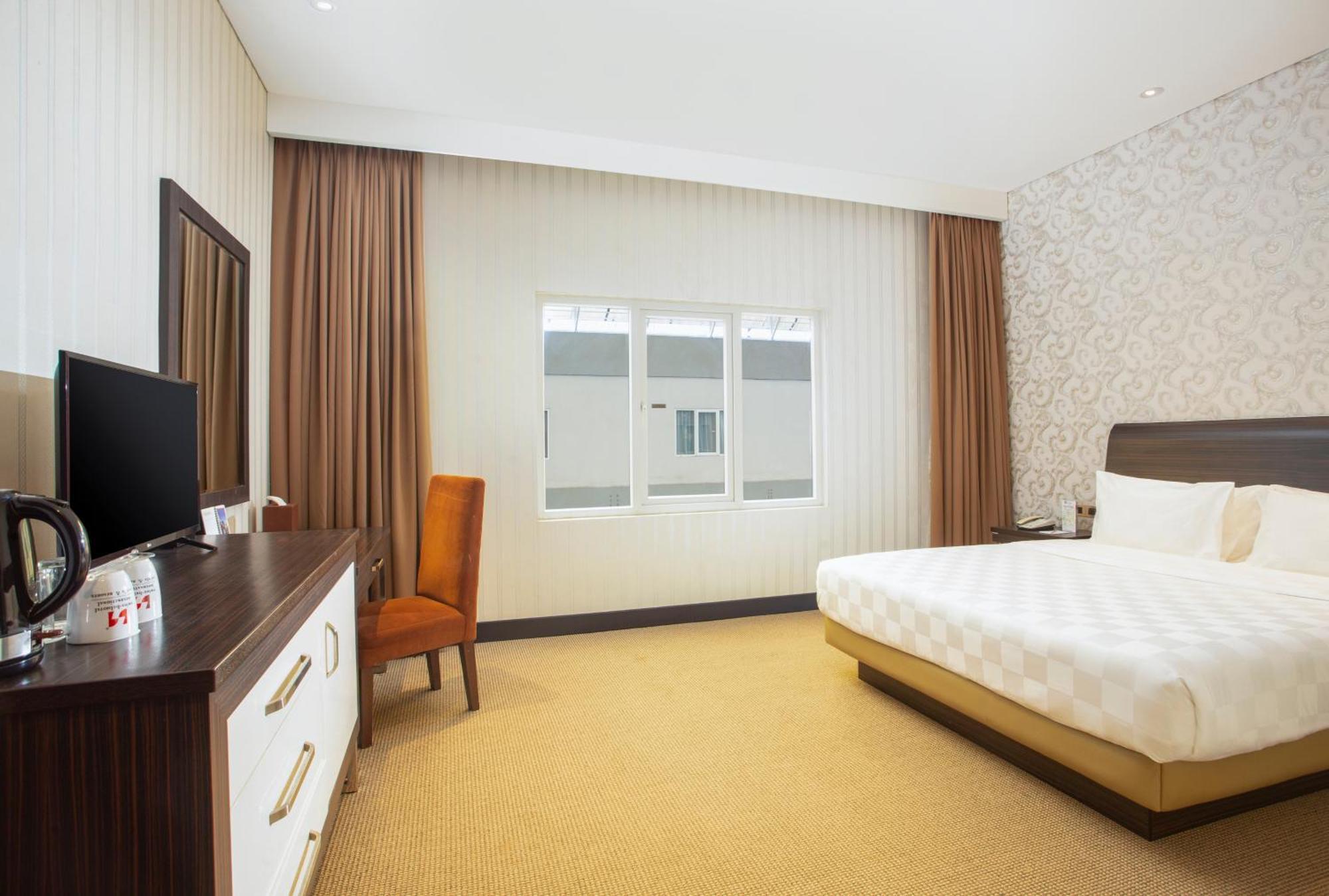 Swiss-Belhotel Кендари Екстериор снимка