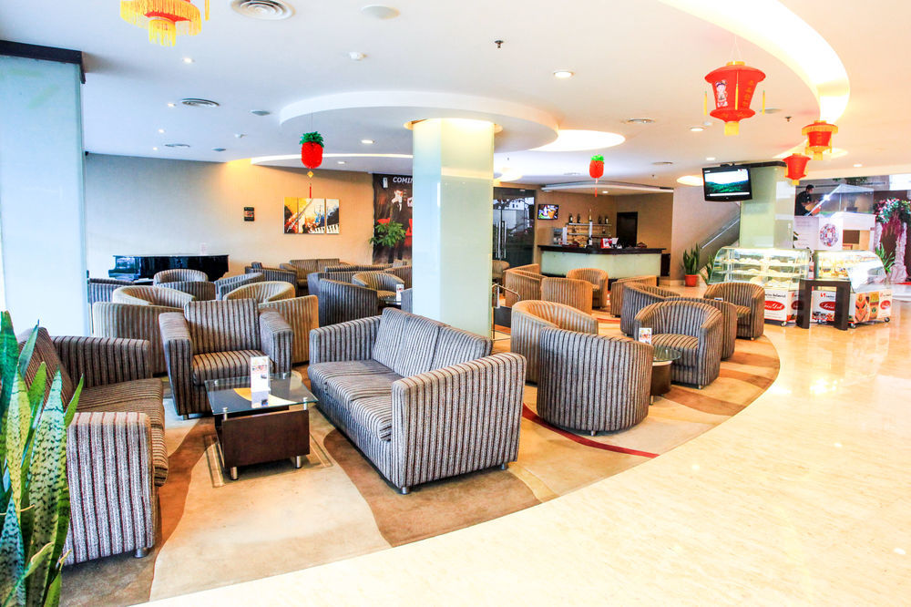 Swiss-Belhotel Кендари Екстериор снимка