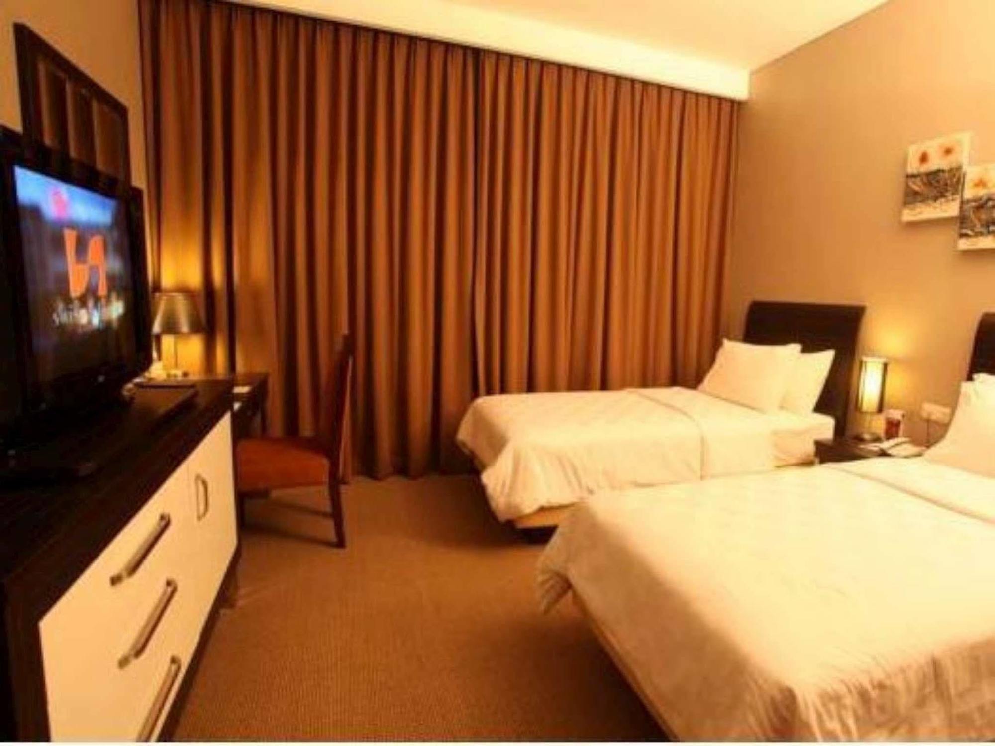 Swiss-Belhotel Кендари Екстериор снимка