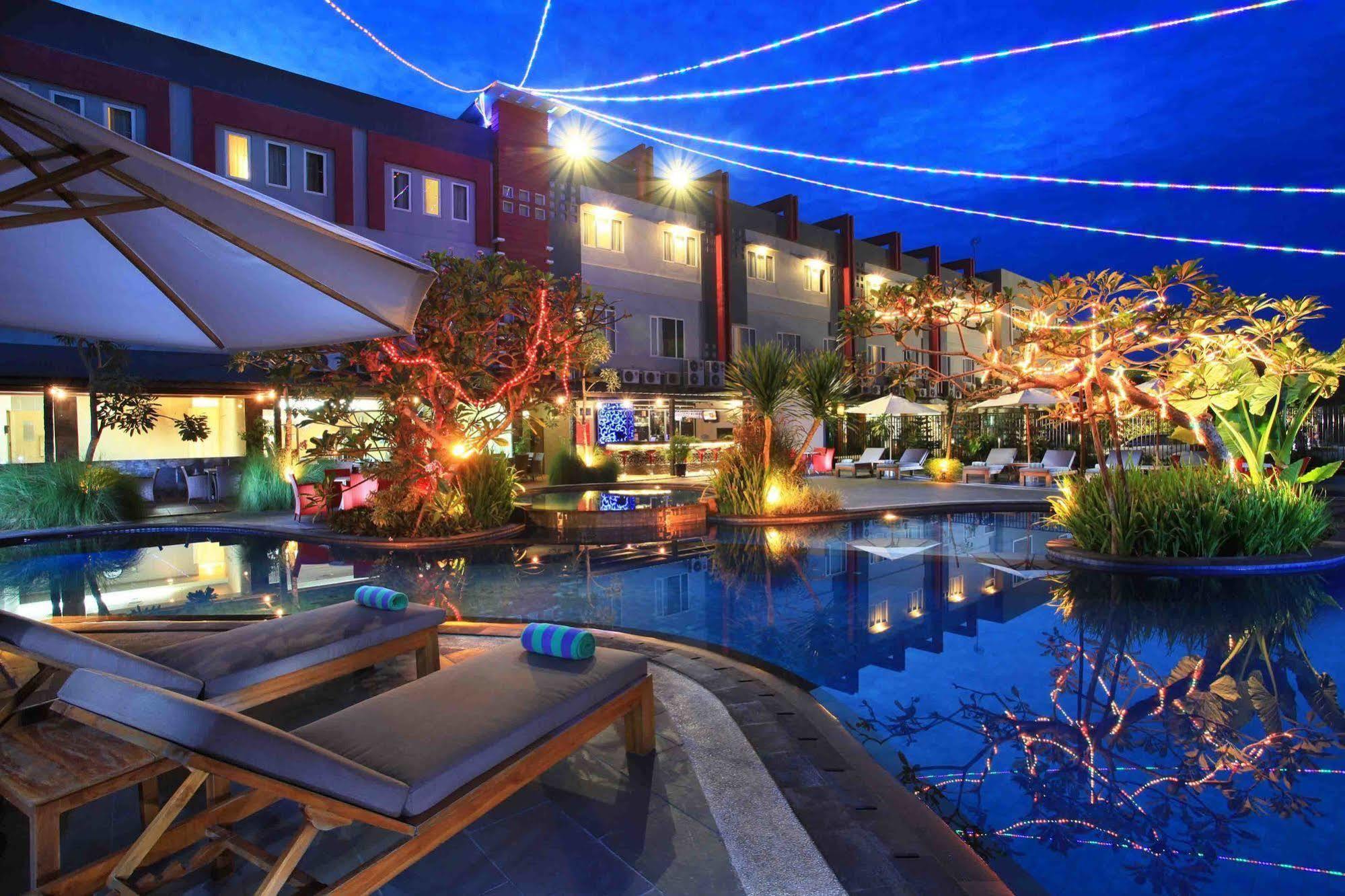 Swiss-Belhotel Кендари Екстериор снимка